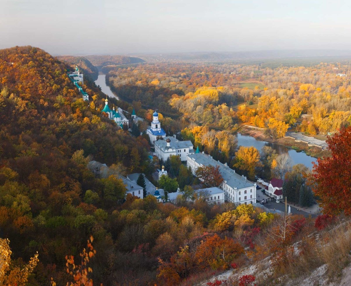 Картинки по запросу святогорская лавра фото