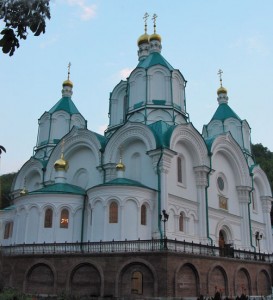 Свято-Успенский собор, построен в 1868 году