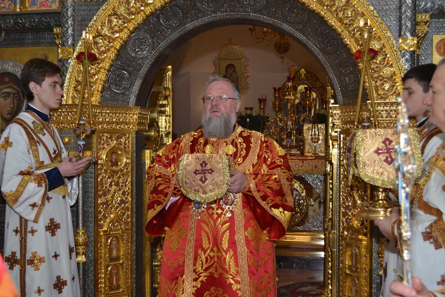 Нижний-храм-Богоявленского-кафедрального-собора-города-Горловки-отпраздновал-свой-первый-престольный-праздник-6