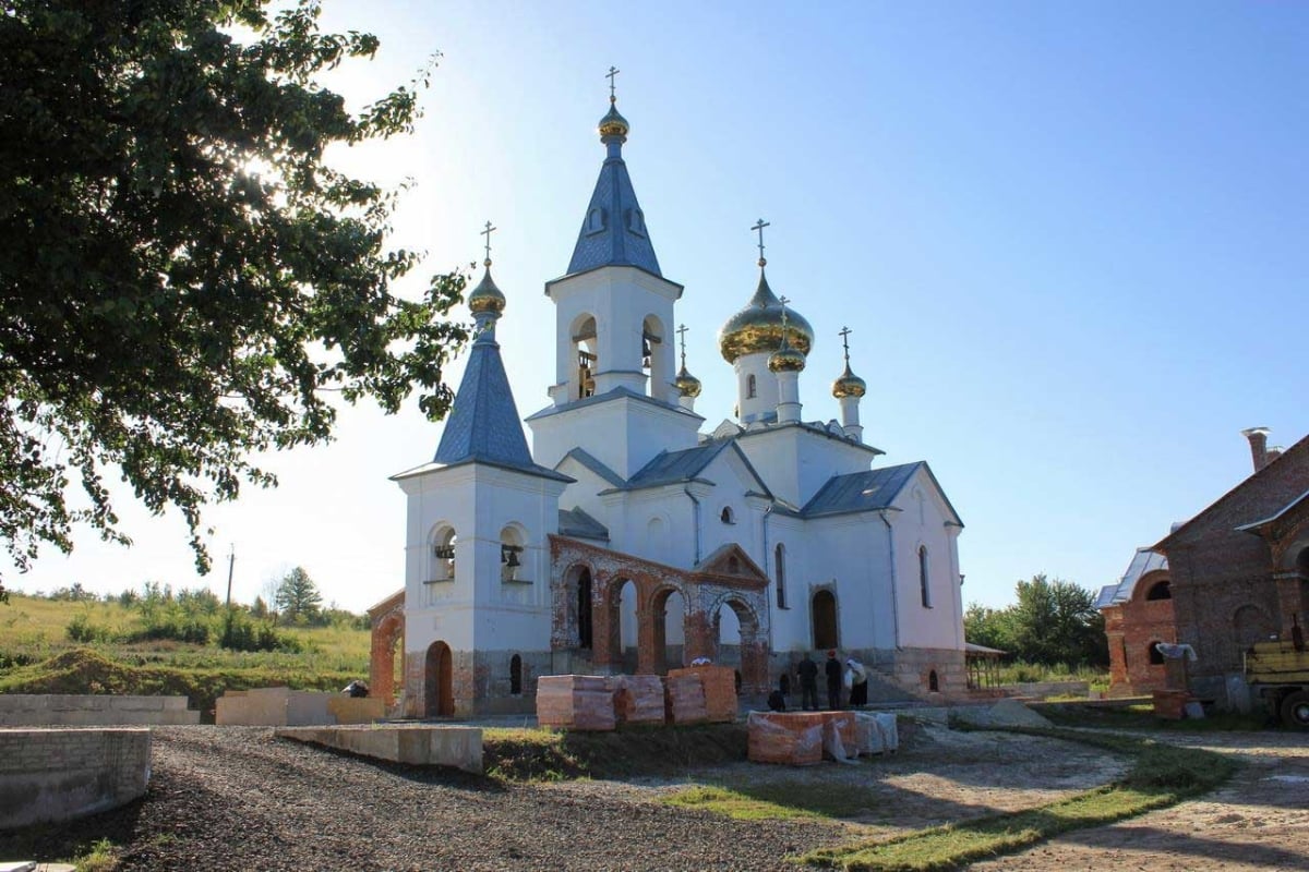 Славянская область. Село Адамовка Донецкая область. Скит Адамовка. Село Адамовка Славянский район Донецкая область. Адамовка Донецкая область храм.